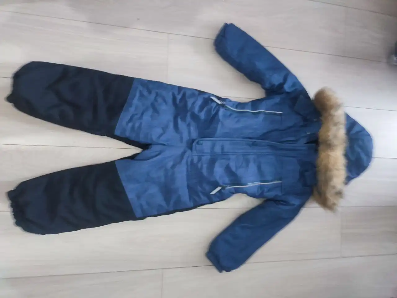 Продам зимний комбинезон 122р