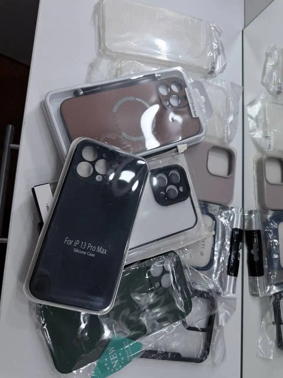 Стекла и чехлы для iPhone