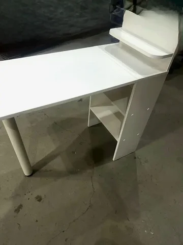 Продаётся стол маникюрный - Детские товары в Владивосток