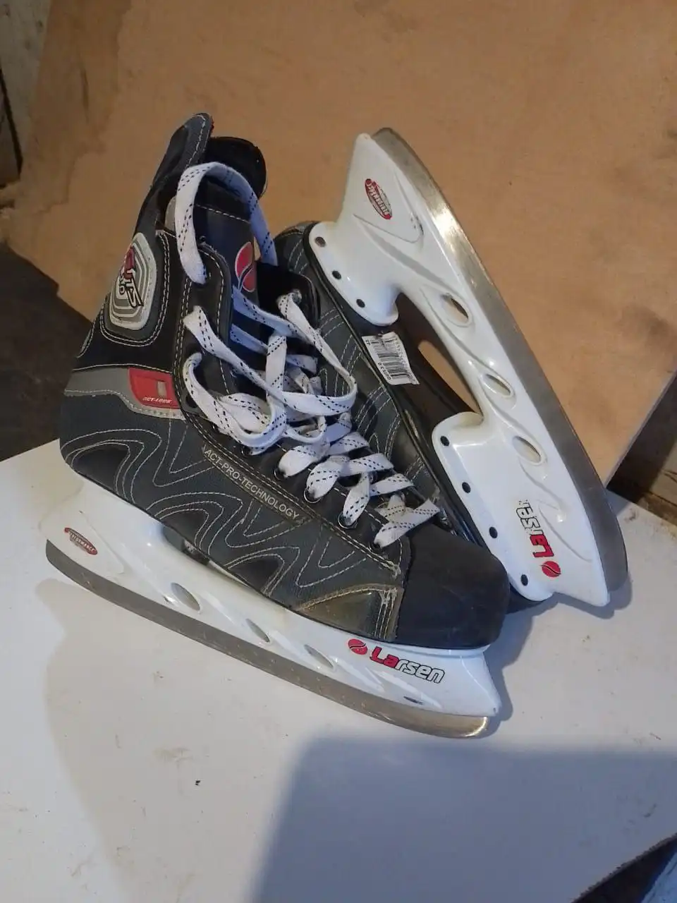 Продам коньки 40 и 43 размер - Спортивный инвентарь (Хобби и отдых) в Владивосток