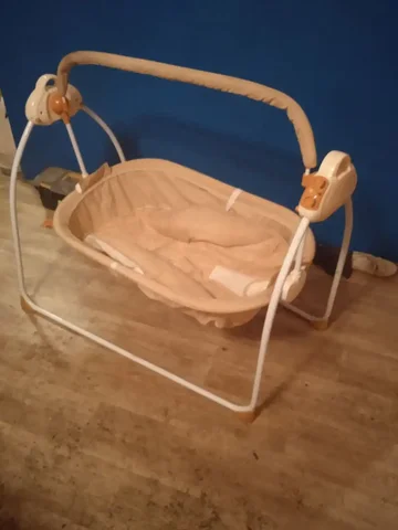 Продам шезлонг с автоматическим покачиванием и музыкой - Профессиональное оборудование в Владивосток