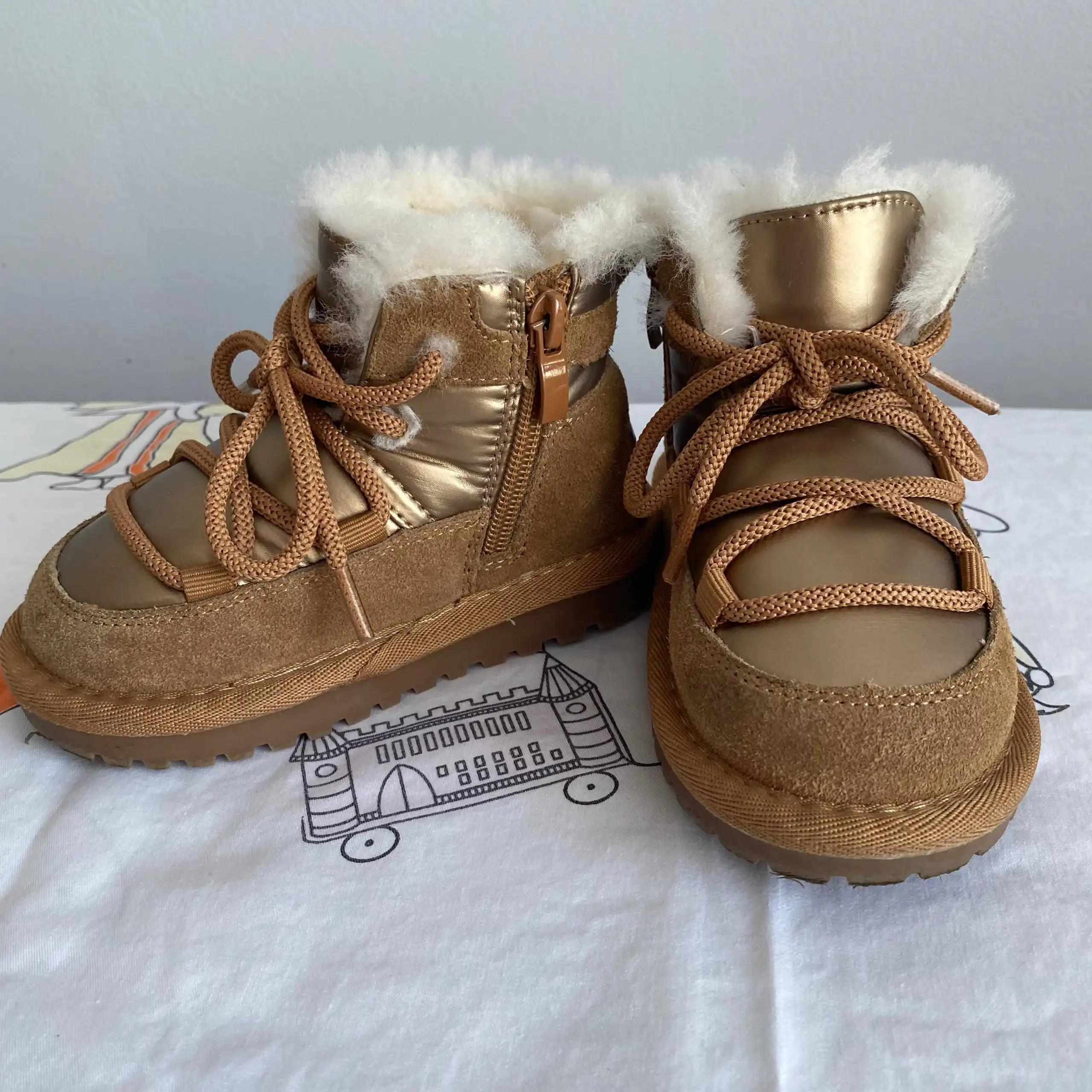 Продажа новых демисезонных ботиночек для детей - Детская обувь (Одежда) в Владивосток