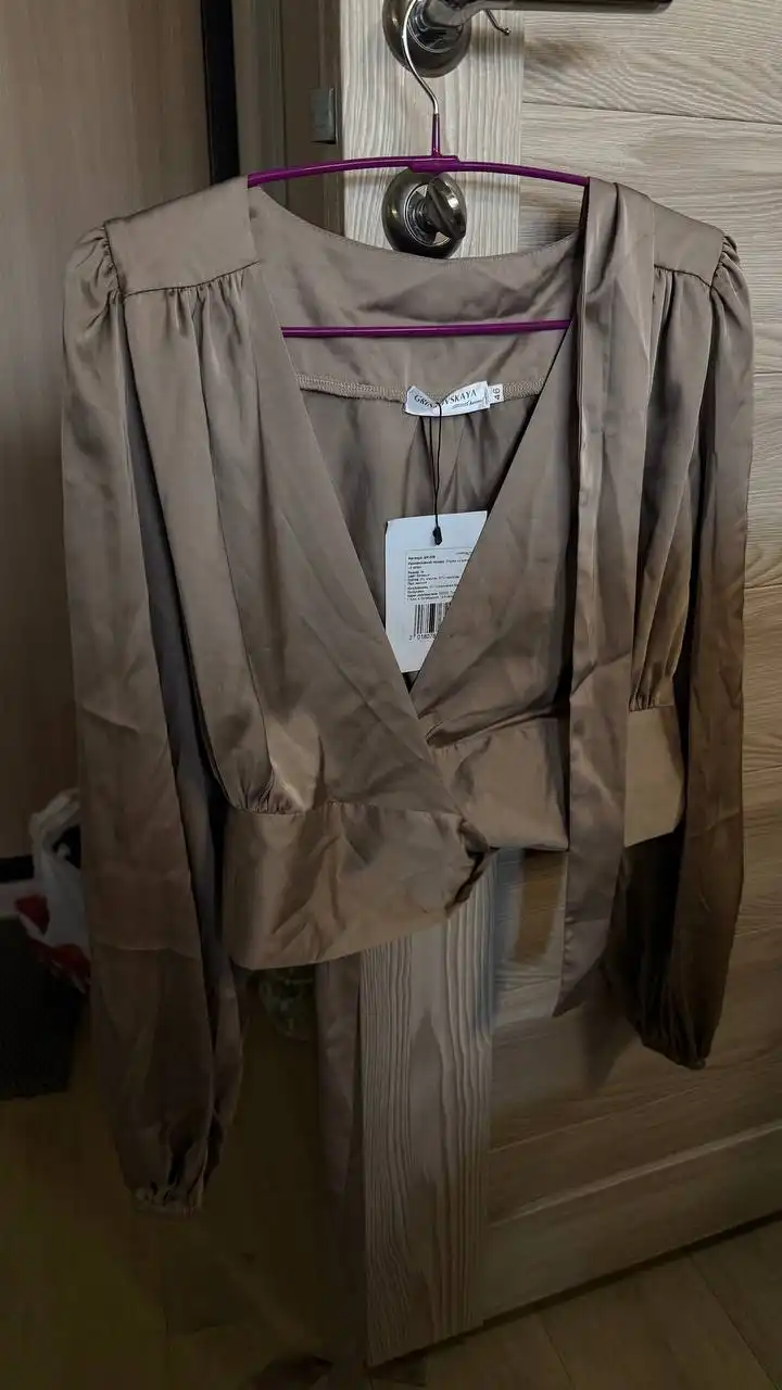 Продам новую блузку 46 размера - Женская одежда (Одежда) в Владивосток