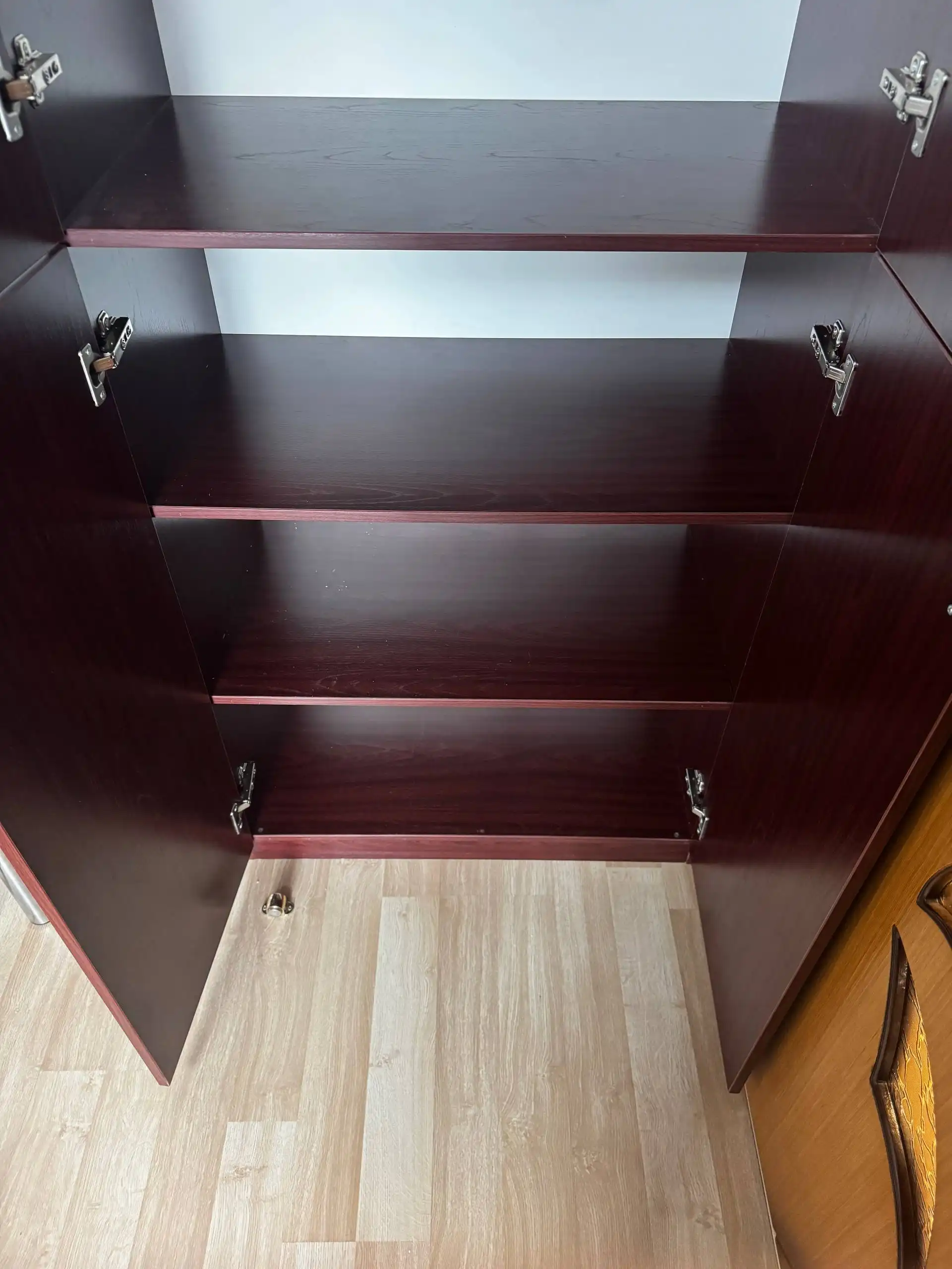 Продам шкаф с автодоводчиками - Мебель (Для дома и дачи) в Владивосток