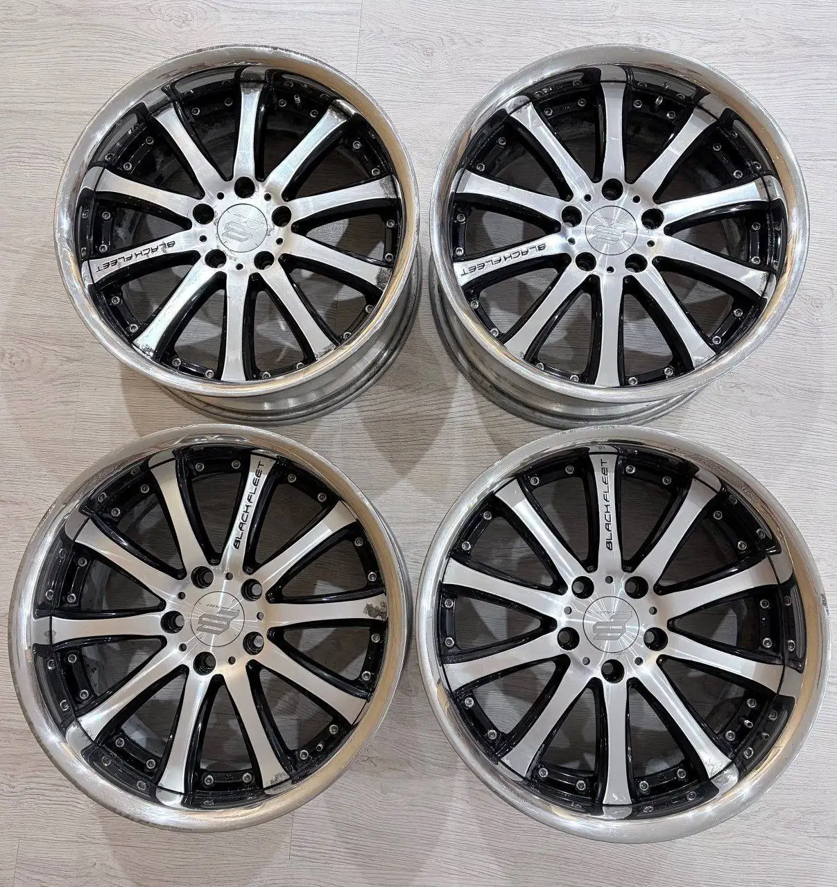 Продам комплект литых дисков R18 5х114.3 - Запчасти (Авто) в Владивосток