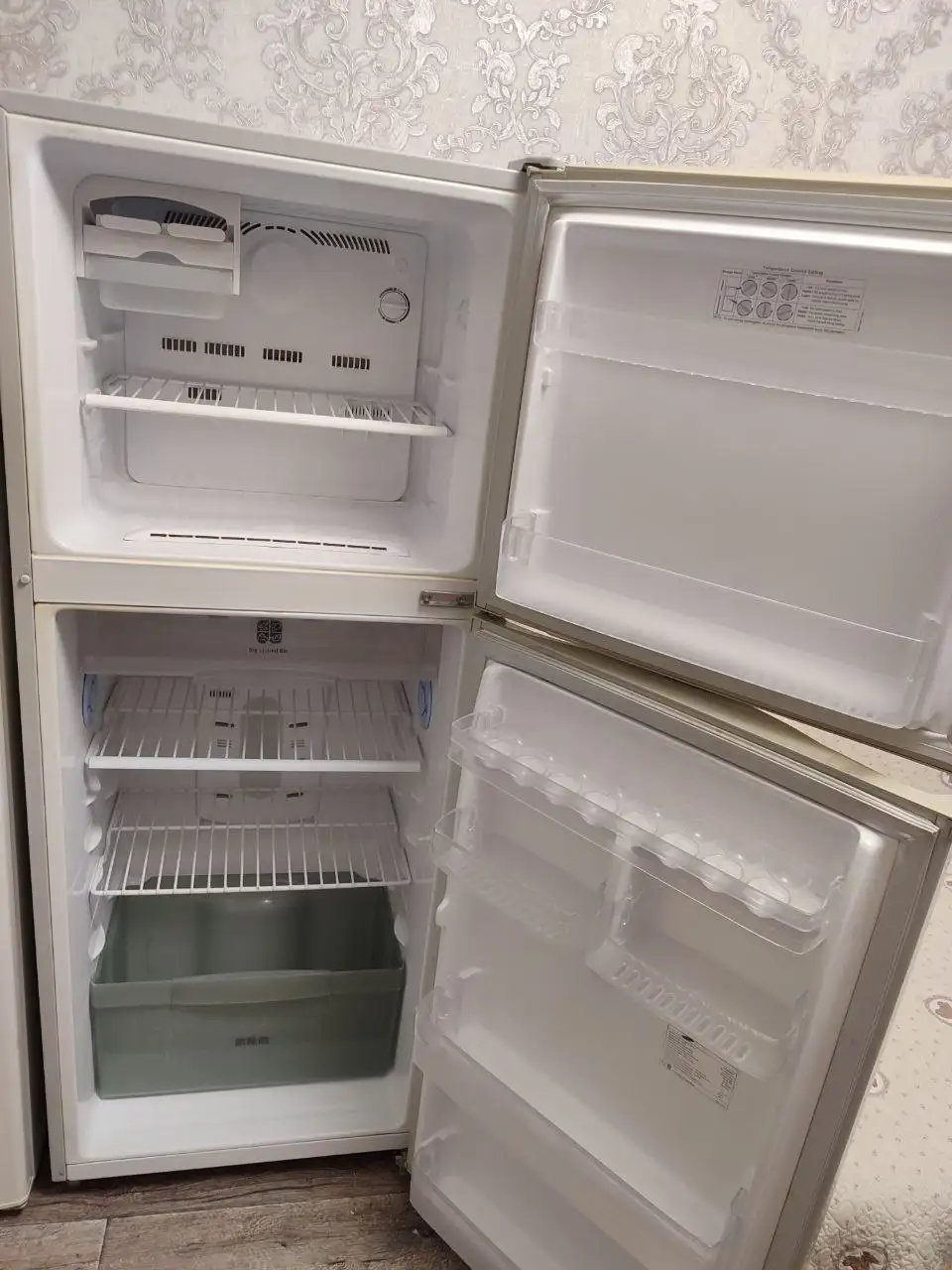 Холодильник с системой No Frost и приготовлением льда - Бытовая техника (Для дома и дачи) в Владивосток