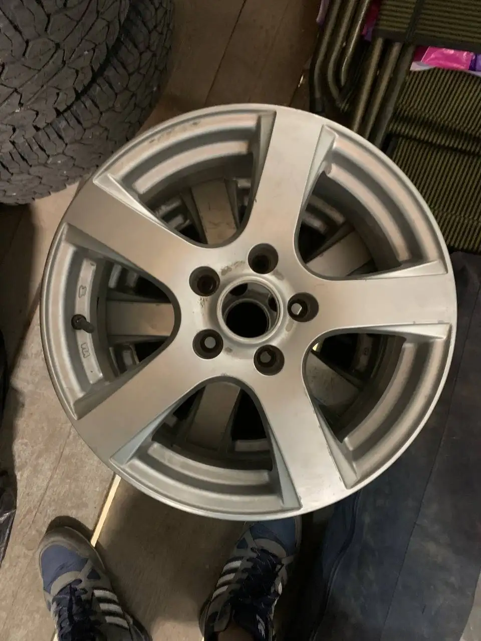 Продажа литых дисков 16 дюймов для автомобиля - Запчасти (Авто) в Владивосток