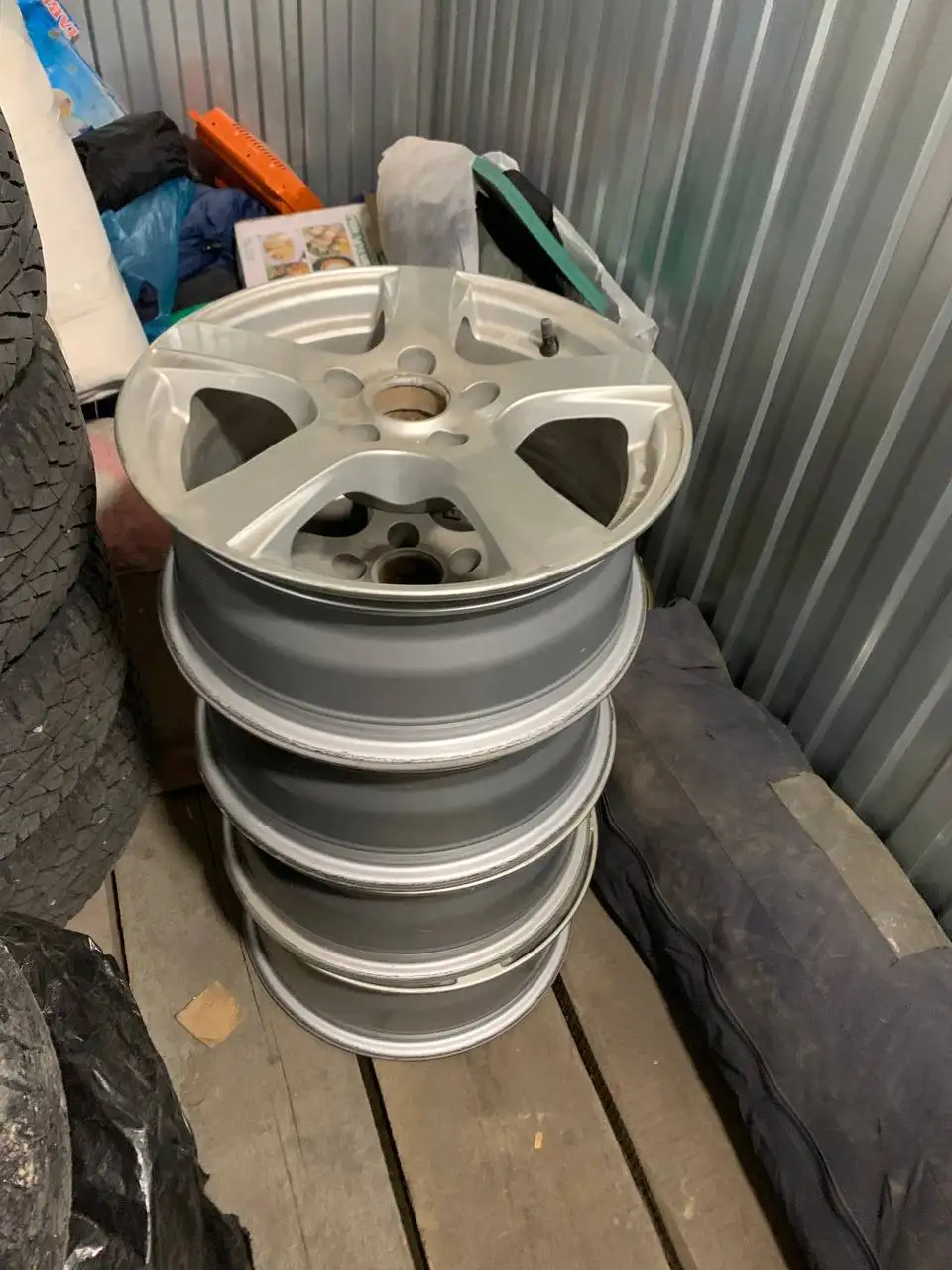 Продажа литых дисков 16 дюймов для автомобиля - Запчасти (Авто) в Владивосток