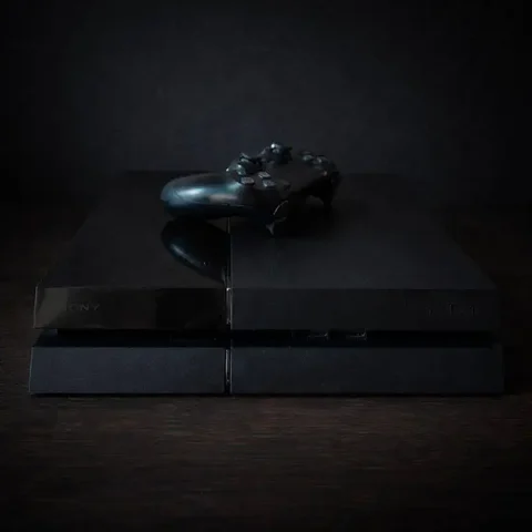 Продам PlayStation 4 с играми и аккаунтами - Графические планшеты в Владивосток