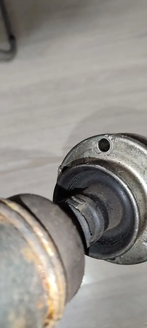 Передний кардан на Suzuki Escudo TD54 J20A - Автозапчасти (Запчасти) в Владивосток