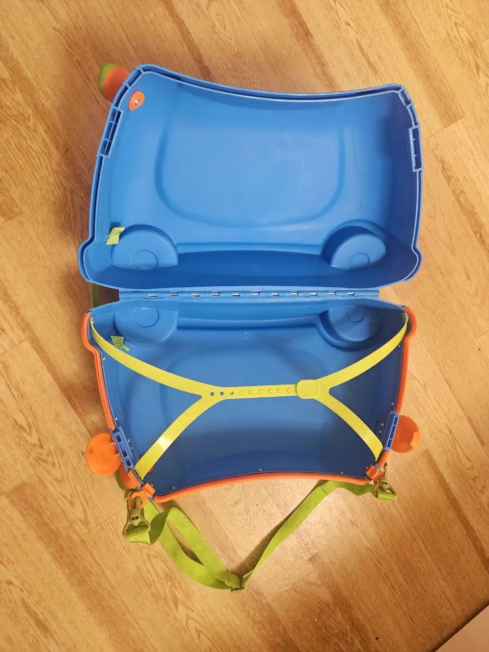 Продам чемодан-каталка - Барахолка в Владивосток