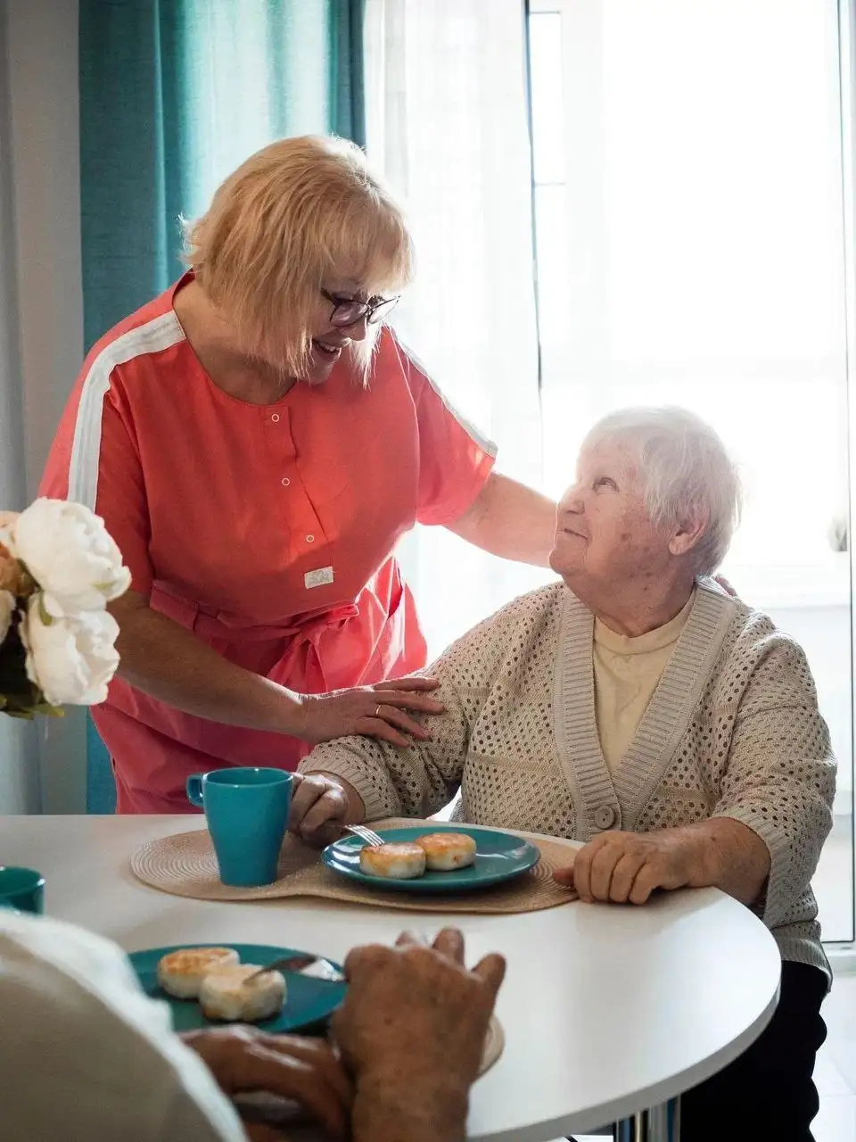 Сиделка для пожилого человека во Владивостоке - Сиделка (Услуги) в Владивосток