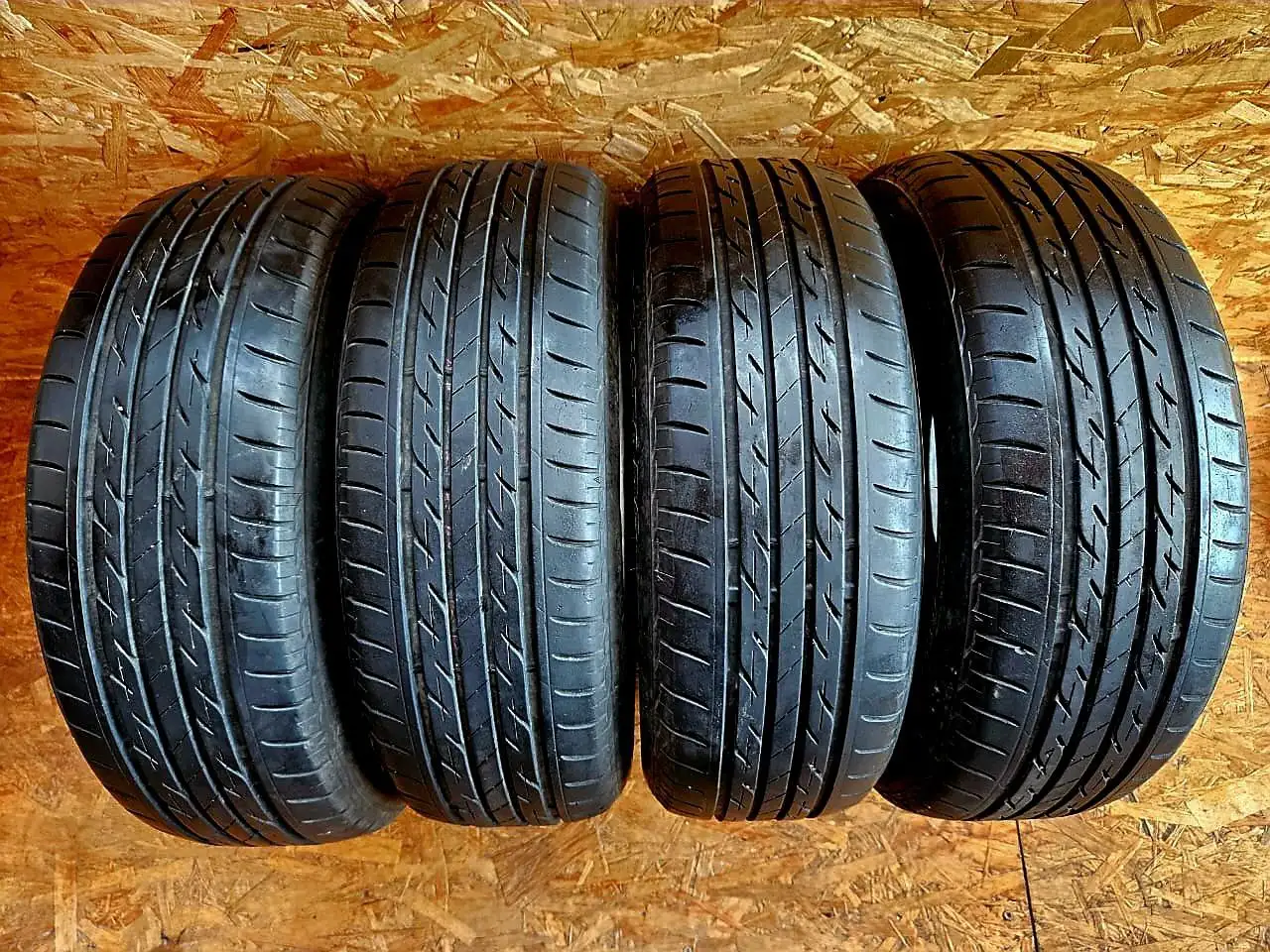 Продам Комплект Летней резины Бриджстоун 185/60/15 - Шины и диски (Авто) в Владивосток