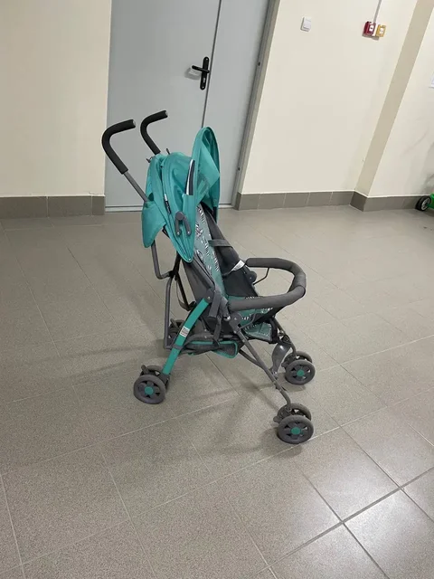 Коляска-трость в удовлетворительном состоянии с чехлом от дождя - Спортивные товары в Владивосток