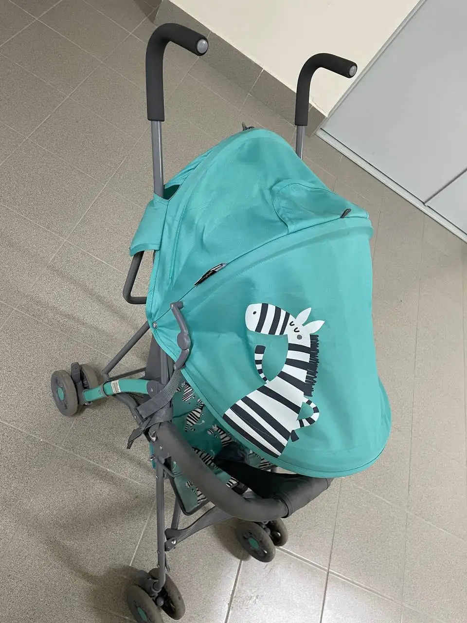Коляска-трость в удовлетворительном состоянии с чехлом от дождя - Детские коляски (Товары для детей) в Владивосток