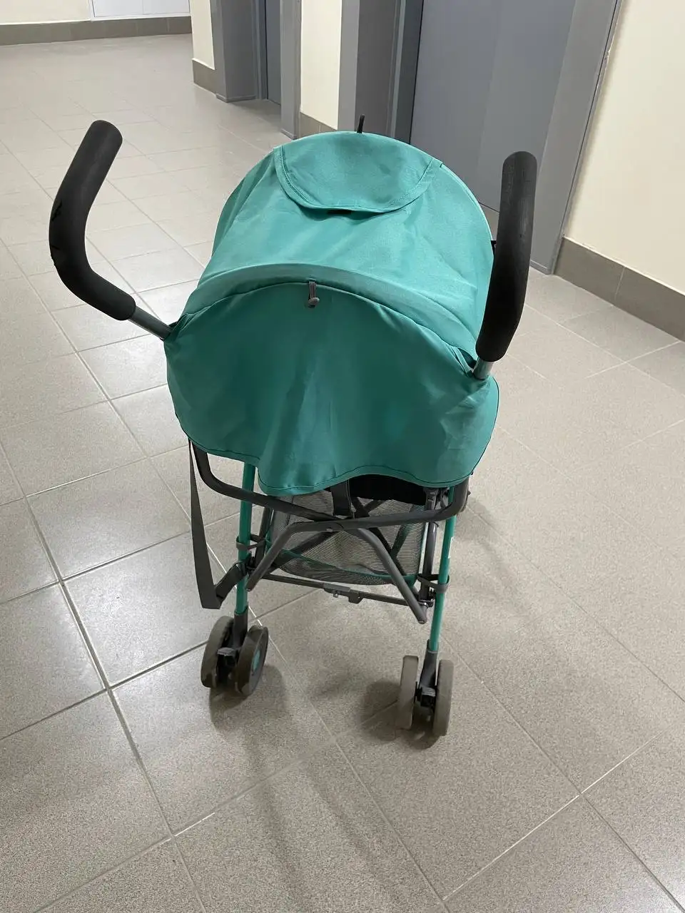 Коляска-трость в удовлетворительном состоянии с чехлом от дождя - Детские коляски (Товары для детей) в Владивосток