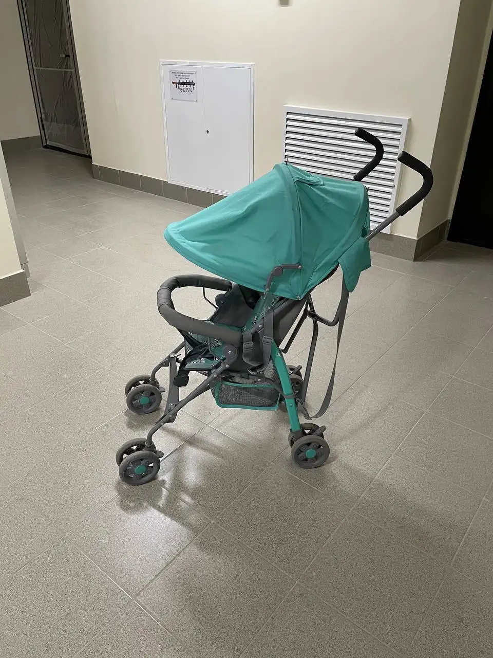 Коляска-трость в удовлетворительном состоянии с чехлом от дождя - Детские коляски (Товары для детей) в Владивосток