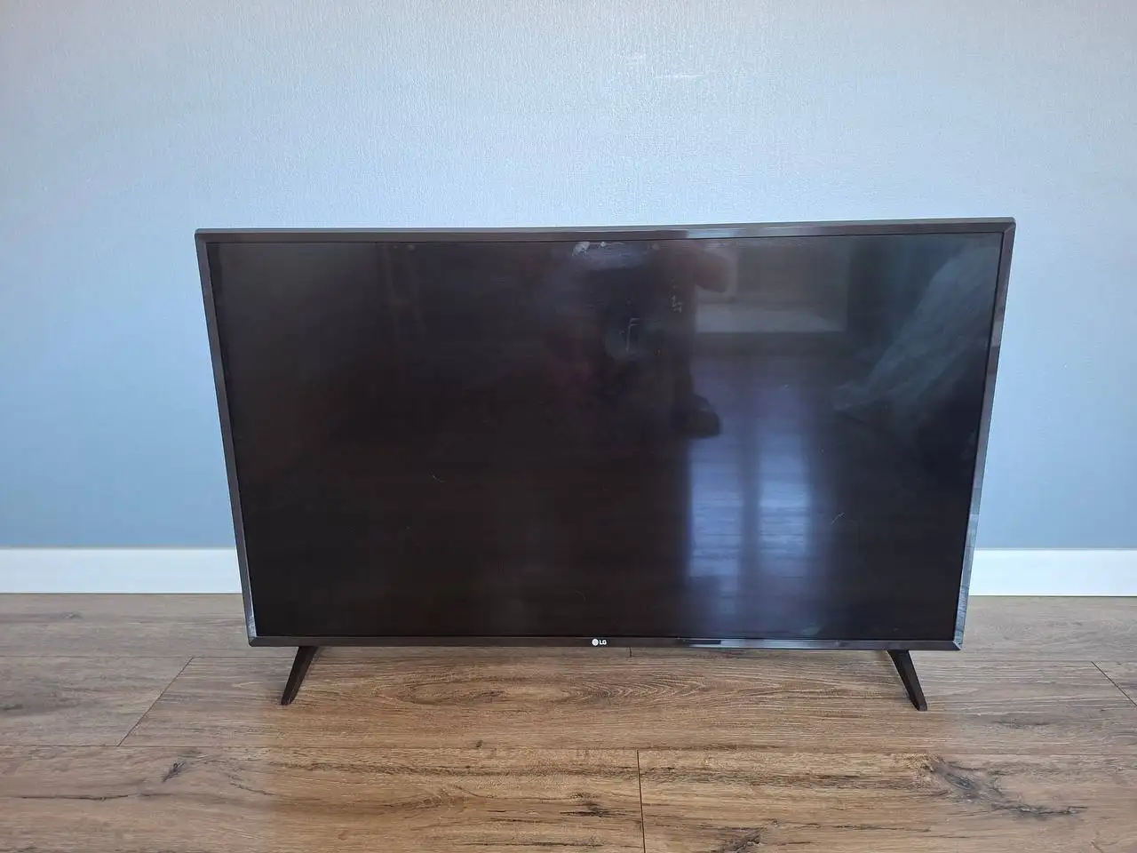 Продам телевизор LG 43UJ631V с неисправной подсветкой - Телевизоры (Электроника) в Владивосток