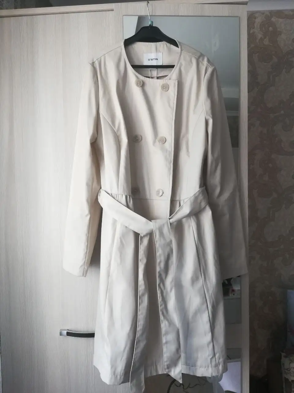 Продам новый легкий плащик кремового цвета - Верхняя одежда (Одежда) в Владивосток