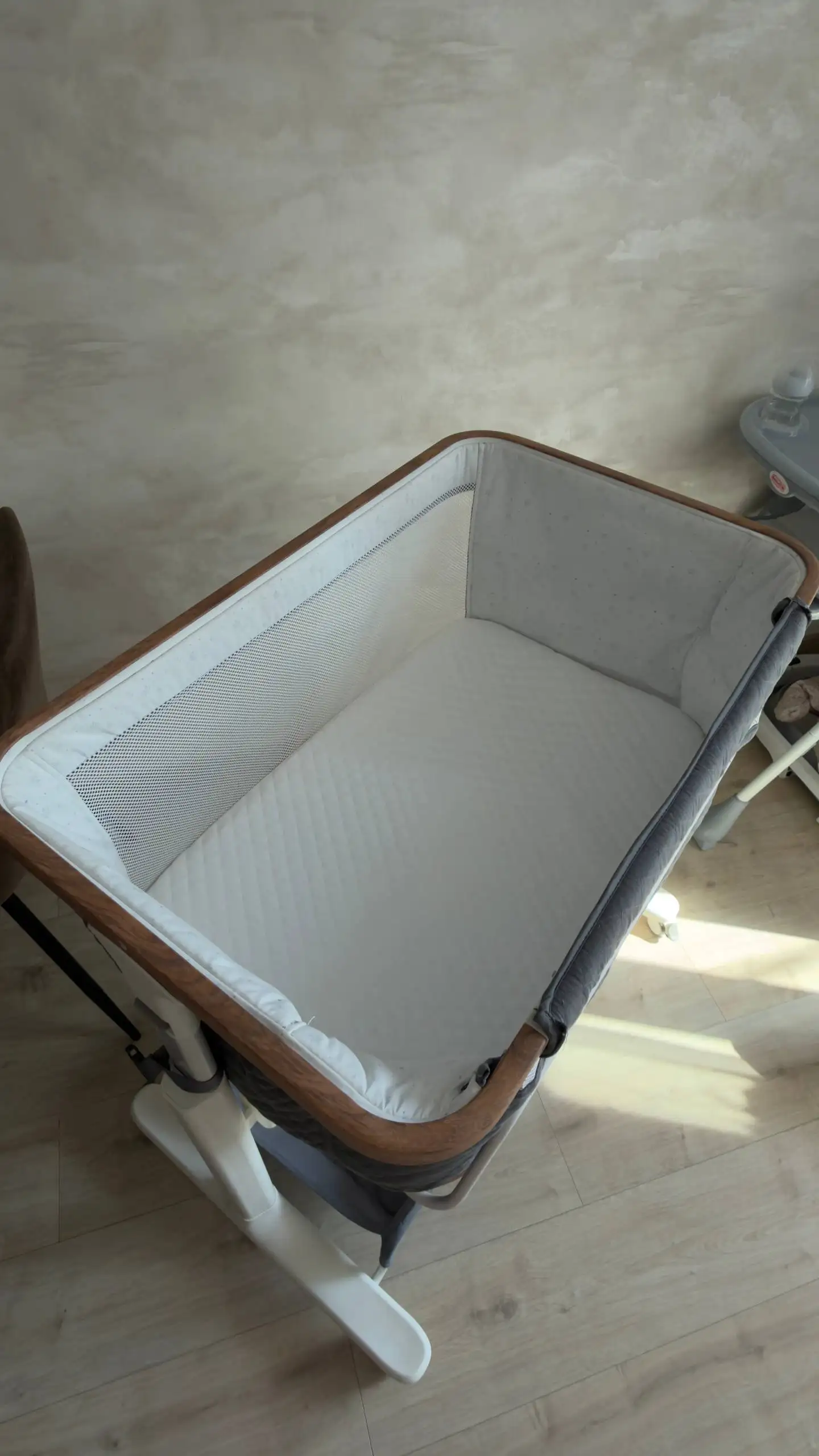 Продается кроватка-колыбель с укачиванием - Кроватки и колыбели (Товары для детей) в Владивосток