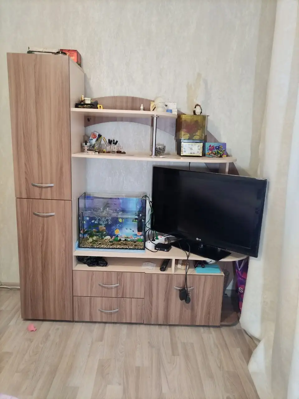 Стенка-горка в хорошем состоянии - Мебель (Для дома и дачи) в Владивосток