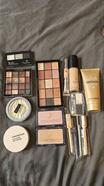 Косметика неиспользованная - Косметички и сумки в Владивосток