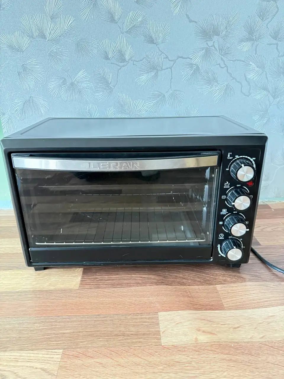 Продам электрическую мини печь с конвекцией 33 литра - Кухонная техника (Для дома и дачи) в Владивосток