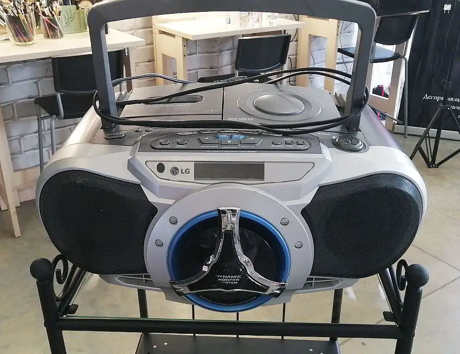 Магнитофон музыкальный центр LG в отличном состоянии - Аудиотехника (Электроника) в Владивосток