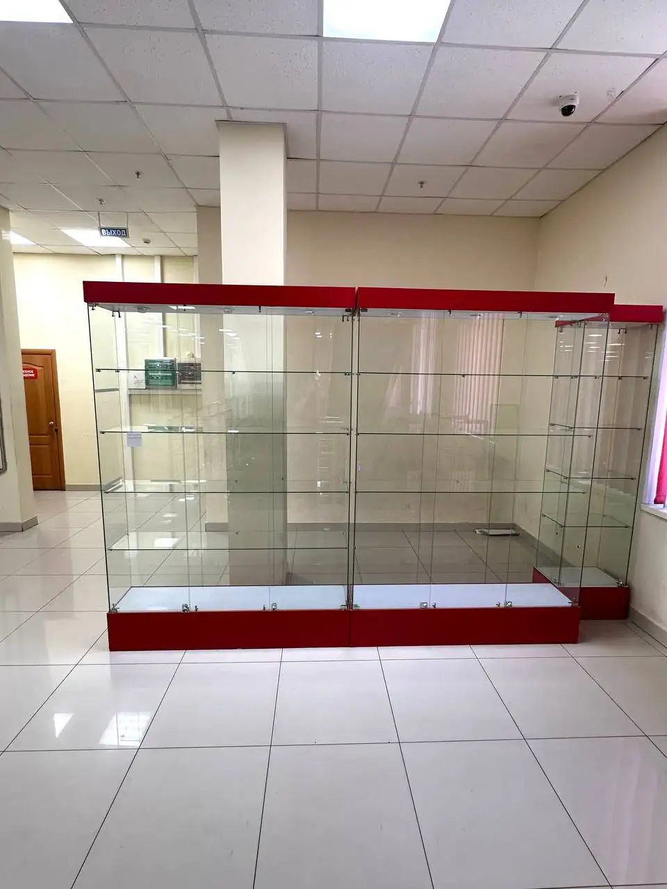 Стеклянные витрины с подсветкой - Торговое оборудование (Готовый бизнес и оборудование) в Владивосток
