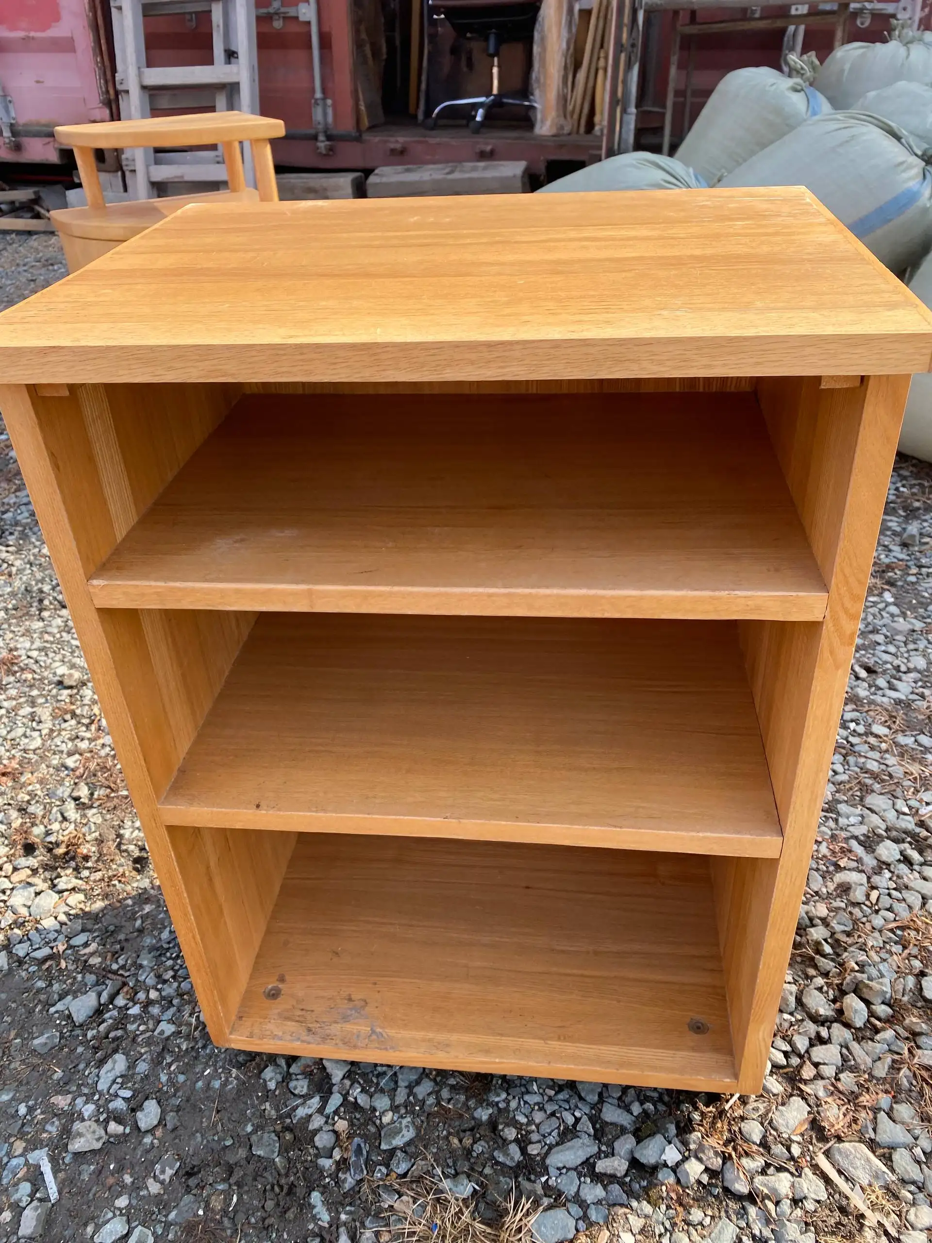 Мебель из массива дуба и лиственницы б/у - Мебель (Для дома и дачи) в Владивосток