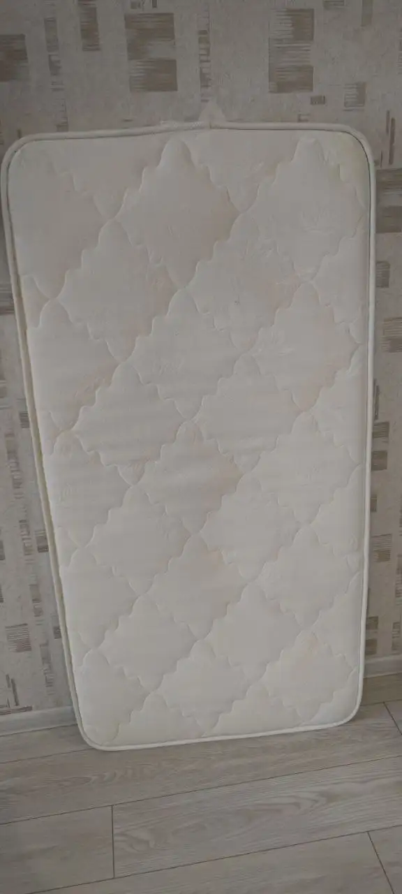 Детский матрас в очень хорошем состоянии - Матрасы (Для дома и дачи) в Владивосток
