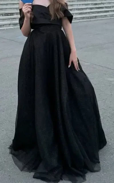 Продам черное блестящее платье на выпускной - Рабочая одежда и аксессуары в Владивосток