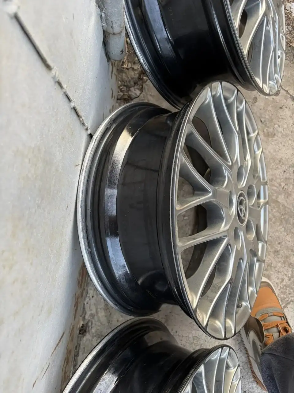 Продажа оригинальных дисков BBS с Toyota Noah 80 WXB - Диски и шины (Запчасти) в Владивосток
