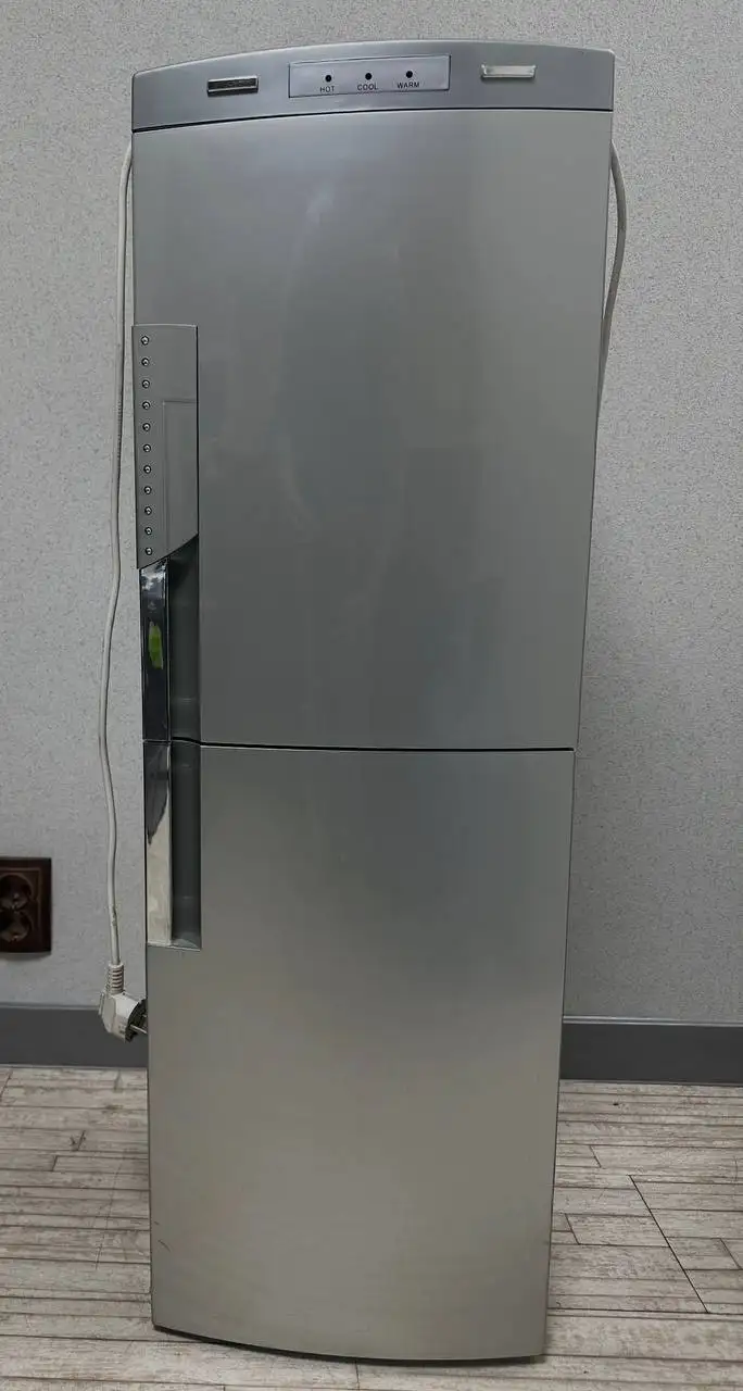 Продам диспенсер кулер для воды - Для дома и дачи в Владивосток