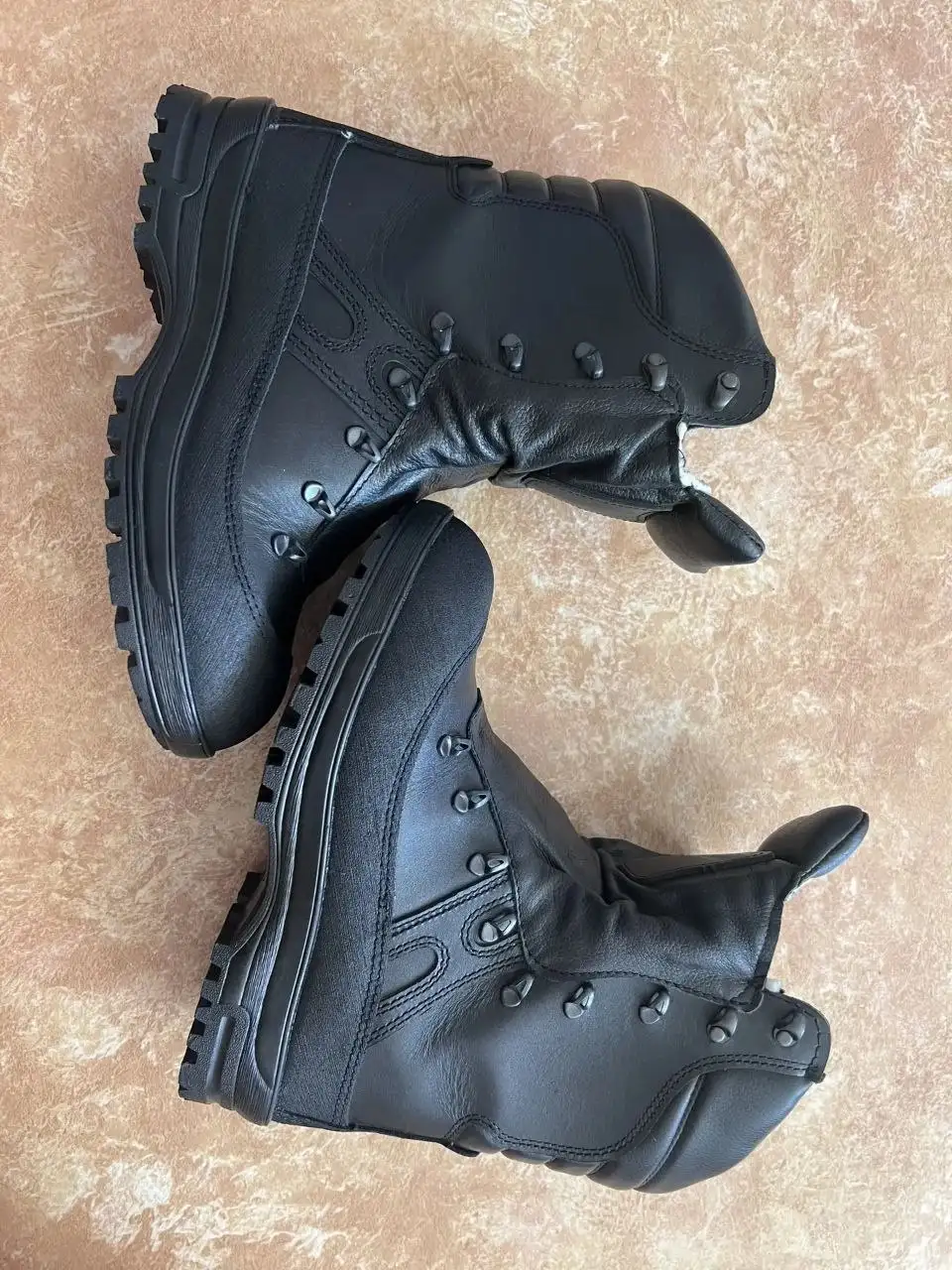 Продам ботинки 43 размер 27 см стелька - Обувь (Одежда) в Владивосток