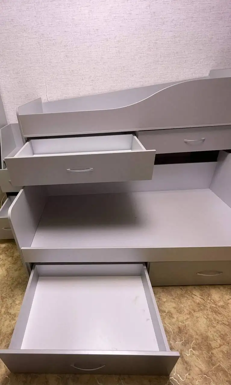 Двухъярусная кровать с матрасом - Мебель (Для дома и дачи) в Владивосток