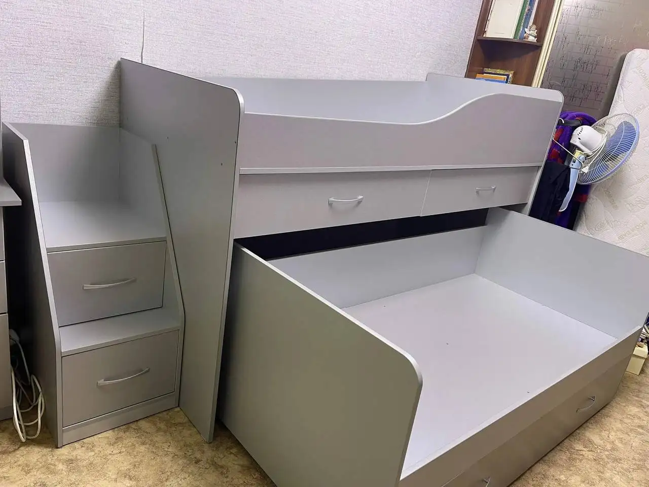 Двухъярусная кровать с матрасом - Мебель (Для дома и дачи) в Владивосток