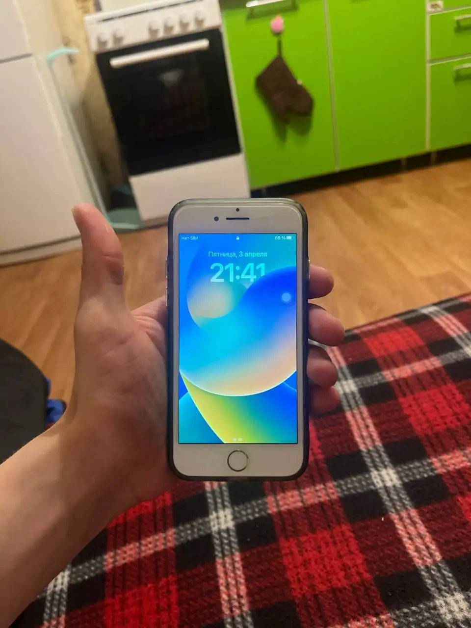 Айфон 8 с разбитым углом - Смартфоны (Электроника) в Владивосток