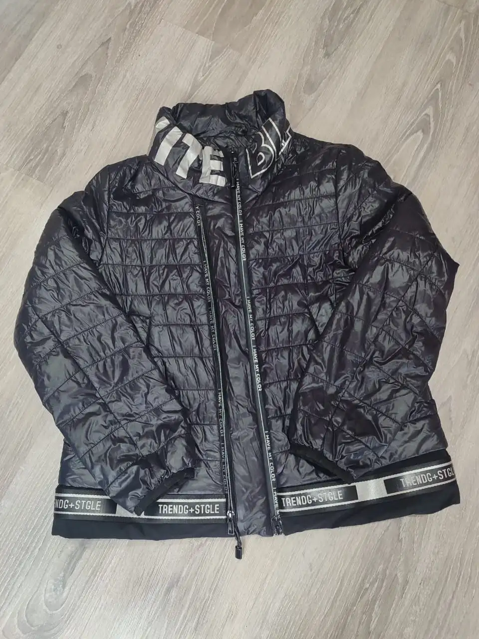 Продажа женской стеганой ветровки - Верхняя одежда (Одежда) в Владивосток