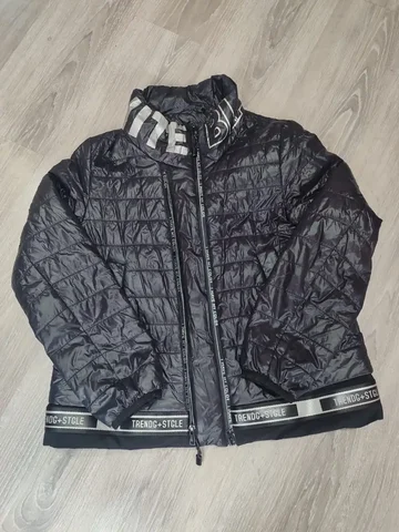 Продажа женской стеганой ветровки - частное объявление в Владивосток