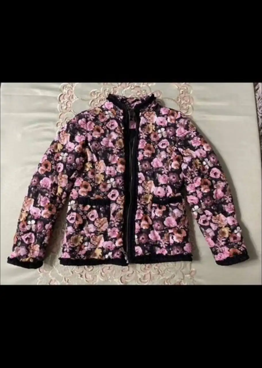 Курточка для девочки на рост 140 см с цветочным принтом - Детская одежда (Одежда) в Владивосток