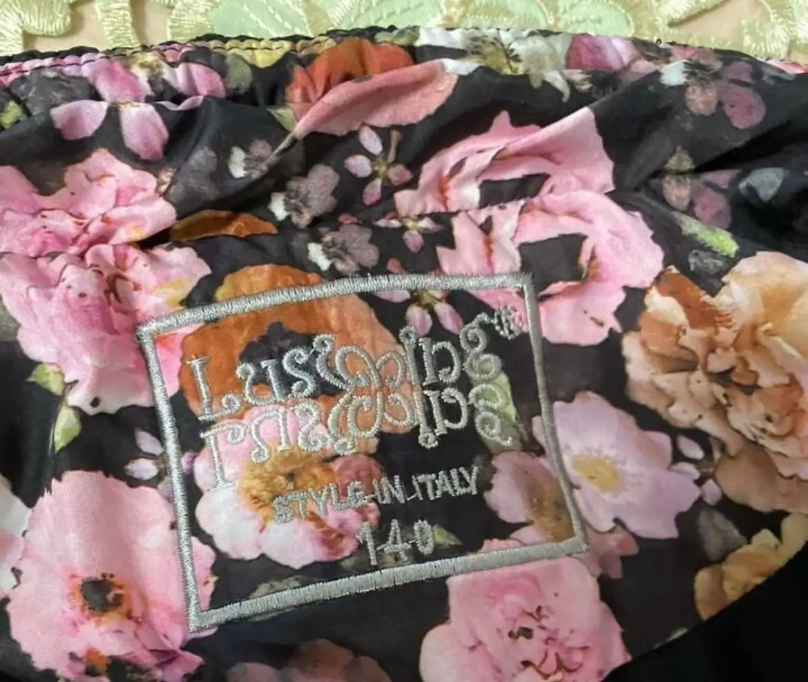 Курточка для девочки на рост 140 см с цветочным принтом - Детская одежда (Одежда) в Владивосток