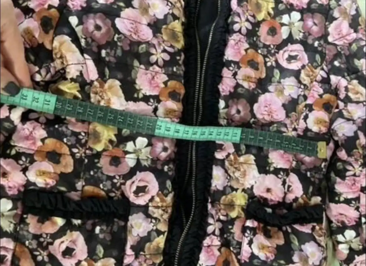 Курточка для девочки на рост 140 см с цветочным принтом - Детская одежда (Одежда) в Владивосток