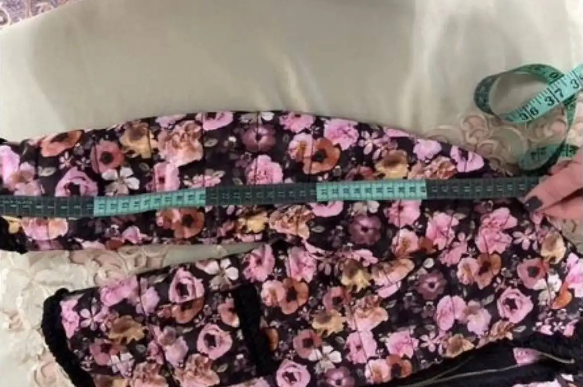 Курточка для девочки на рост 140 см с цветочным принтом - Детская одежда (Одежда) в Владивосток