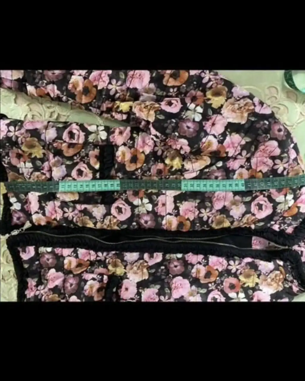 Курточка для девочки на рост 140 см с цветочным принтом - Детская одежда (Одежда) в Владивосток