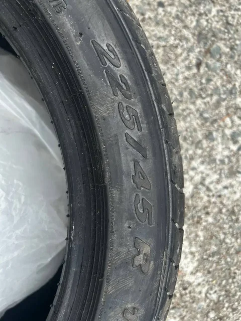 Продам пару шин 225/45 R17 с RunFlat - частное объявление в Владивосток