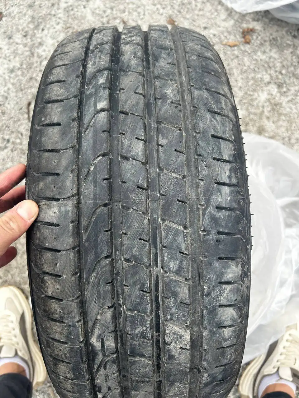Продам пару шин 225/45 R17 с RunFlat - Шины и диски (Авто) в Владивосток