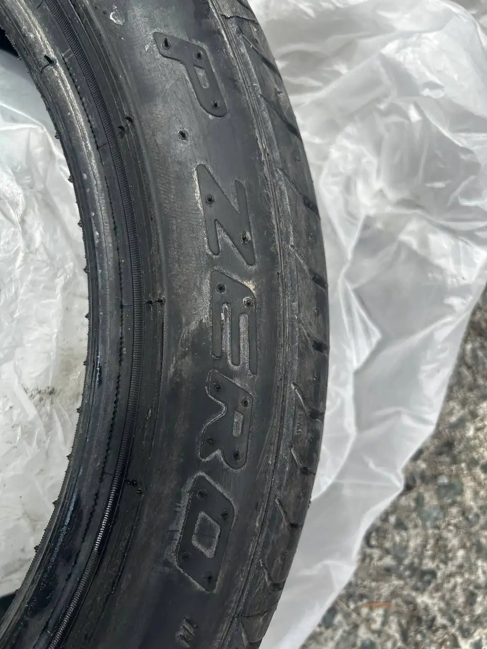 Продам пару шин 225/45 R17 с RunFlat - Шины и диски (Авто) в Владивосток