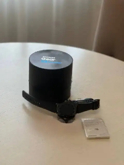 Продажа часов Samsung Gear S3 Frontier, сумки Louis Vuitton, кед PEPE JEANS и кошелька Edwin - Барахолка в Владивосток