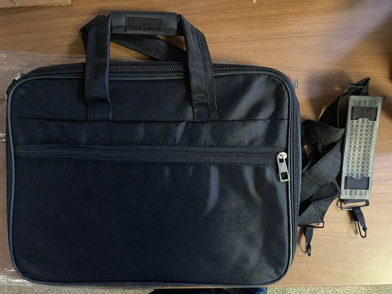 Сумка для ноутбука и бумаг новая - Барахолка в Владивосток